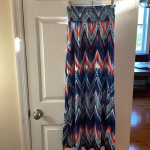 Patterned maxi skirt. Stretchy/flowy material
